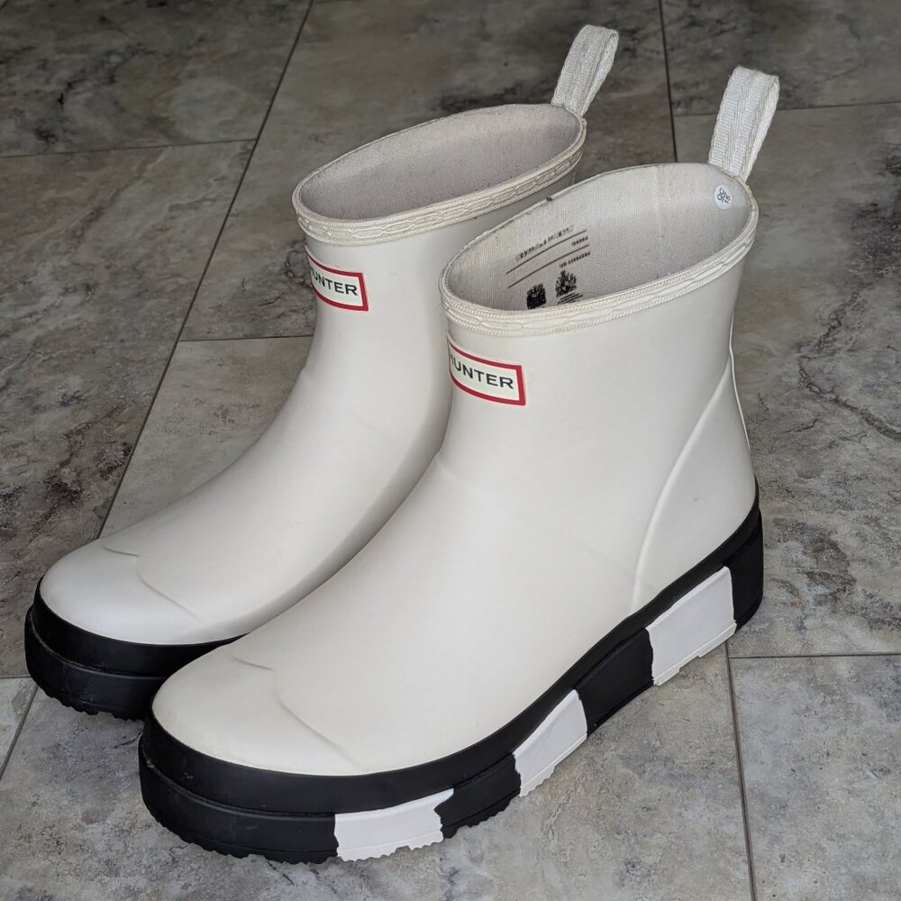 Hunter Play Short Striped Sole Rain Boots (women's 11)